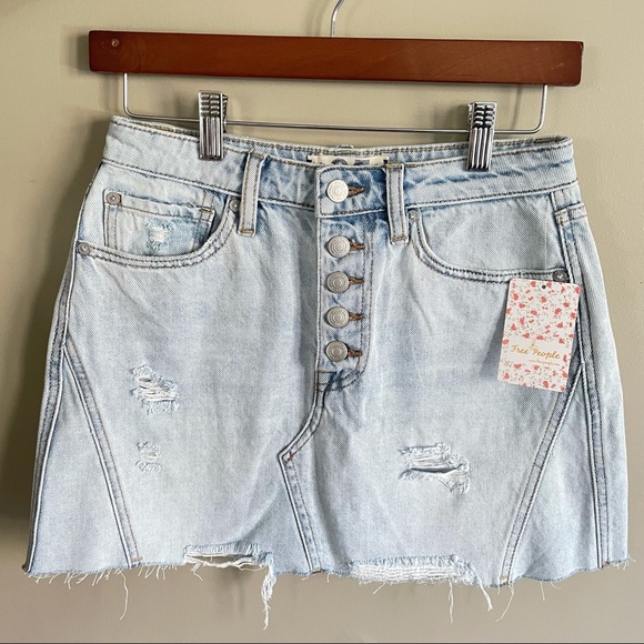 Free People Dresses & Skirts - HP🎉Free People montauk light wash skirt NWT